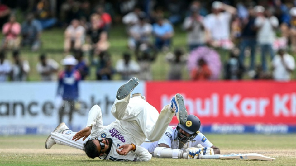  Dinusha defiant as Sri Lanka lead by 170 in India Test 