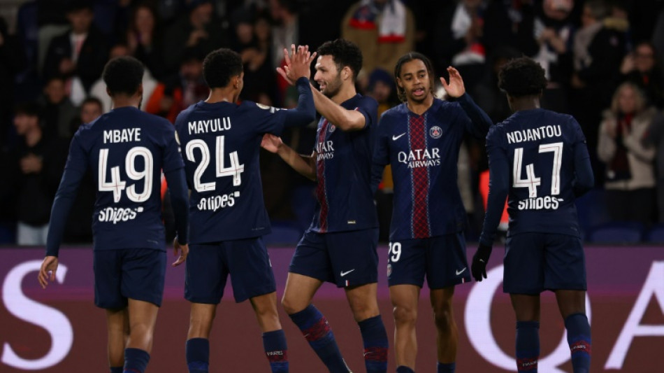 PSG goleia Rennes e segue na cola do l&iacute;der Lens