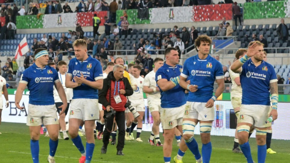 Quesada debuta en el banquillo de Italia con una m&iacute;nima derrota ante Inglaterra