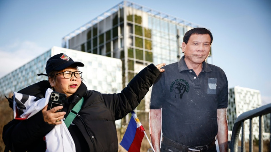  Phillippines ex-leader Duterte makes first appearance at ICC 