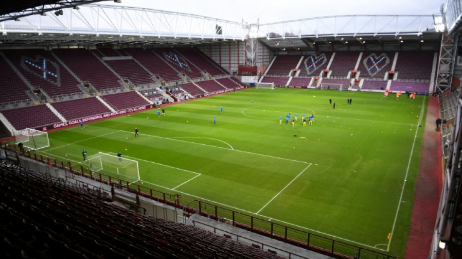  McInnes wants Tynecastle in 'full glory' for Hearts title charge 