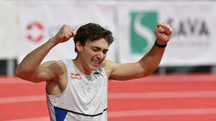 Athl&eacute;tisme: Duplantis s'envole &agrave; 6,19 m, nouveau record du monde de la perche
