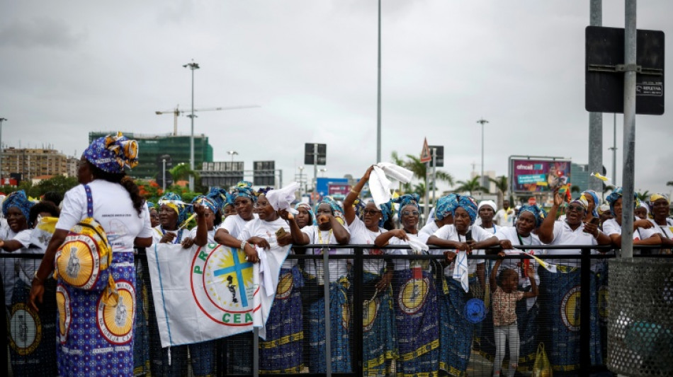  El papa visita Guinea Ecuatorial, &uacute;ltima etapa de su gira africana 