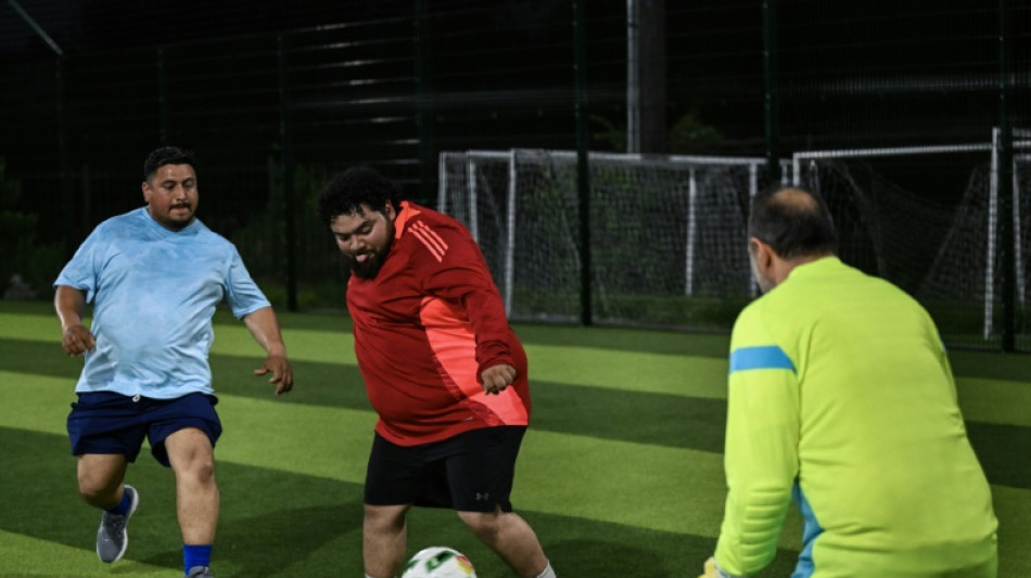 In big man US football league, guys score a different kind of goal 