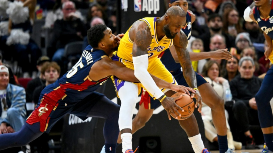  Cavs agree on Mitchell deal as LeBron watches: report 
