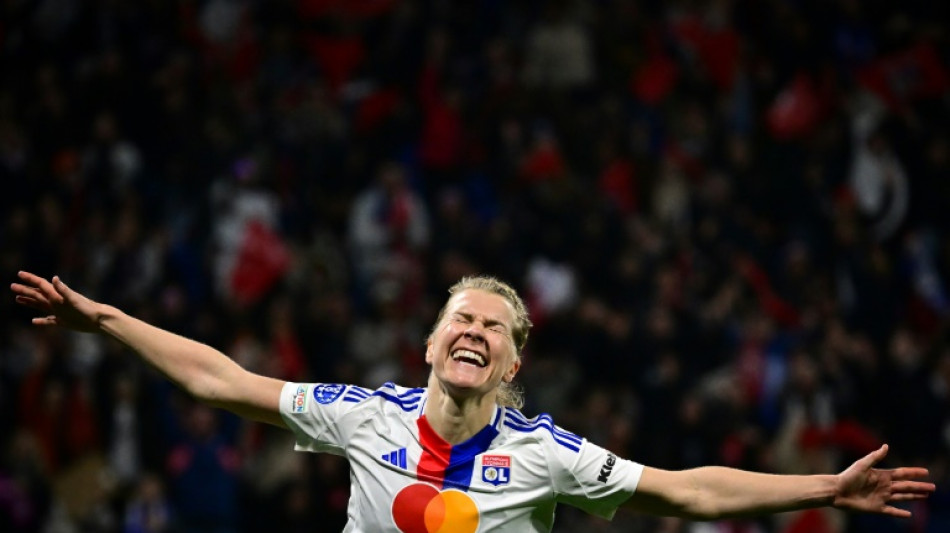 Lyon goleia Bayern (4-1) e vai &agrave;s semifinais da Champions feminina