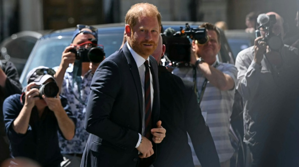  Prince Harry, Elton John lose case against UK tabloid 