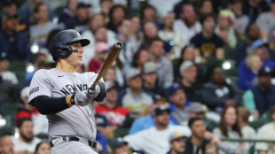 Yankees propinan otra paliza a Milwaukee con jonr&oacute;n 300 de Rizzo