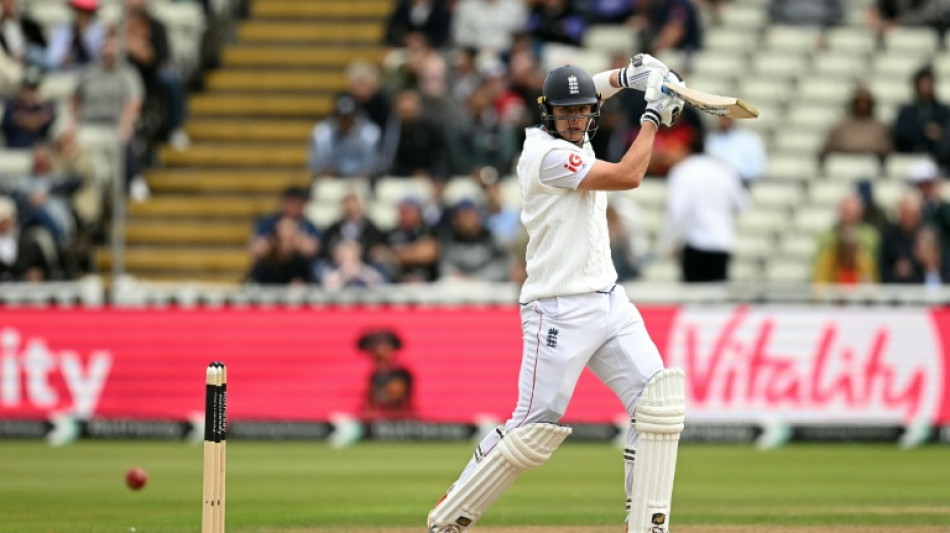  England dominate Pakistan, close in on Test series sweep 