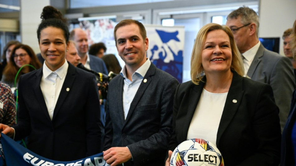 Vit&oacute;ria sobre Fran&ccedil;a d&aacute; 'confian&ccedil;a' &agrave; Alemanha para a Euro, diz Lahm