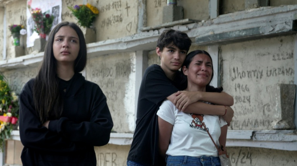  Venezuela rescuers in final push to find survivors as families mourn 