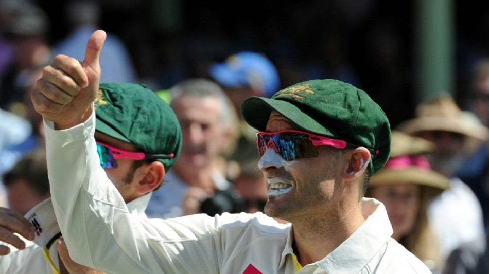  Australia's Hussey mulls role with England for Ashes series  