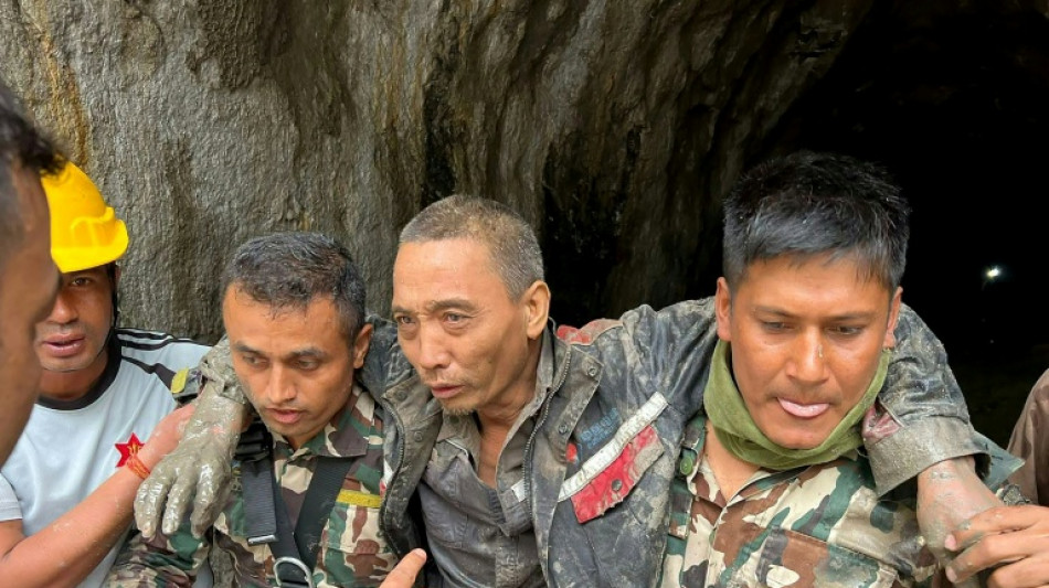  Anderthalb Wochen nach Sturzflut zwei weitere Menschen in Nepal lebend geborgen 