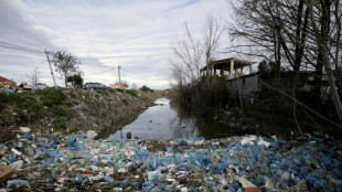 Apr&egrave;s les inondations, l'Albanie croule sous le plastique