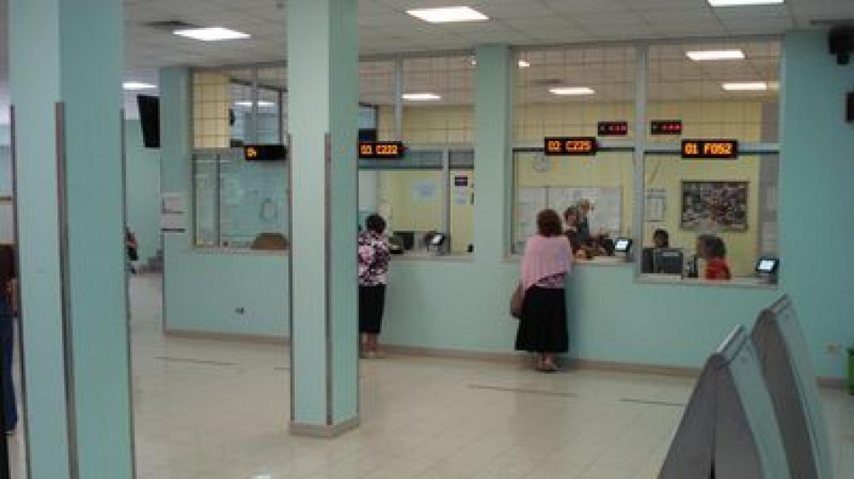 Istat: 10% italiani non si cura, prima causa liste d'attesa