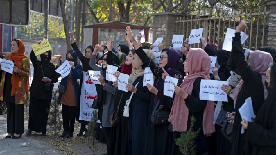 Des Afghanes manifestent contre l'expulsion d'&eacute;tudiantes d'une r&eacute;sidence universitaire