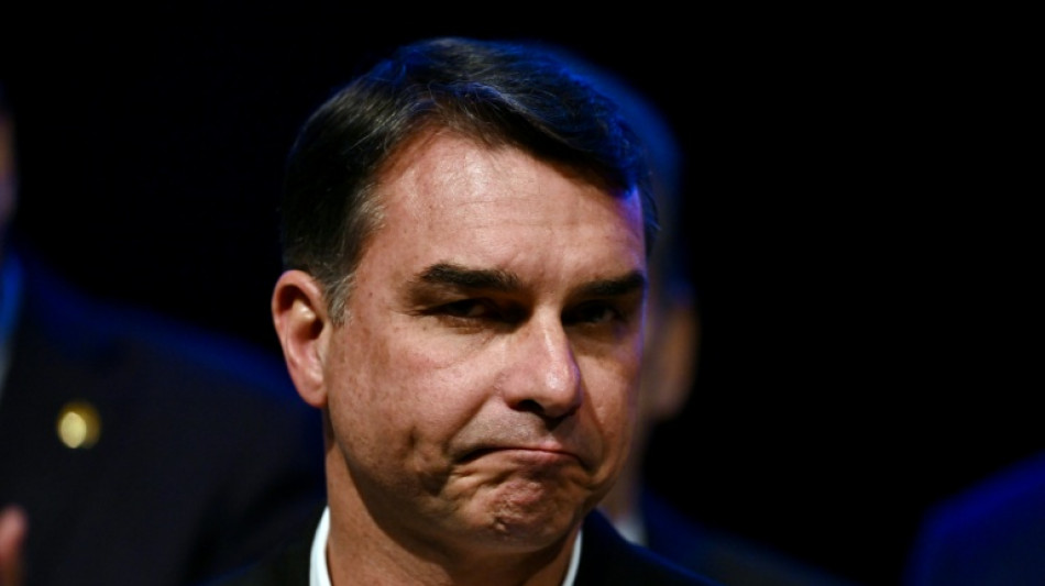  Voo de fuga de Fl&aacute;vio foi pago por intermedi&aacute;rio a partir dos EUA, diz dono do avi&atilde;o 