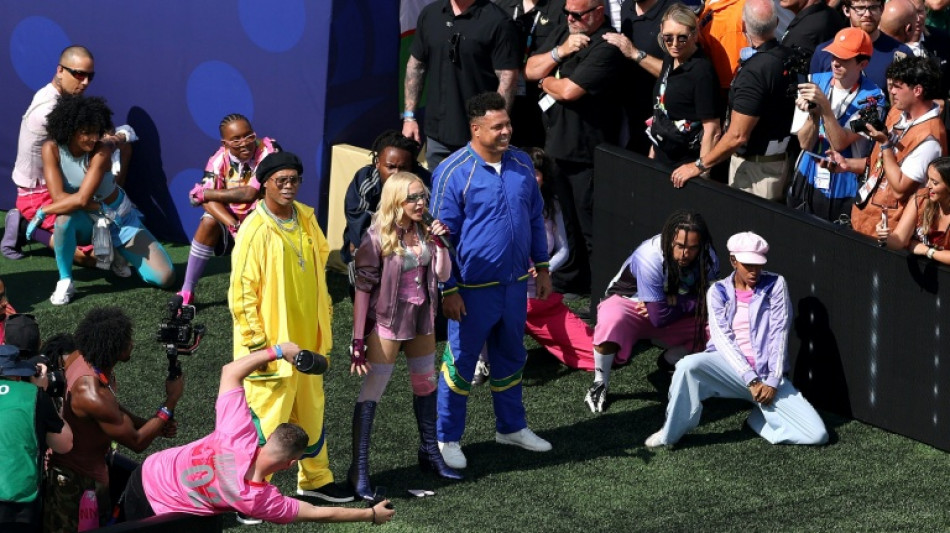  Madonna, Shakira, Bieber and The Muppets light up World Cup half-time show 