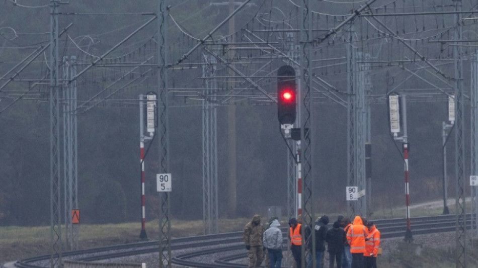 Deux Ukrainiens au service de Moscou soupçonnés du sabotage d'une voie ferrée en Pologne