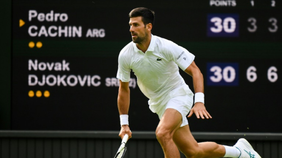 Djokovic inicia el camino al 8&ordm; Wimbledon en el regreso de los rusos al pasto londinense