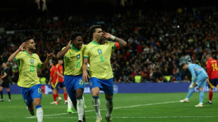 Brasil y Espa&ntilde;a empatan contra el racismo, Inglaterra y Alemania sonr&iacute;en in extremis