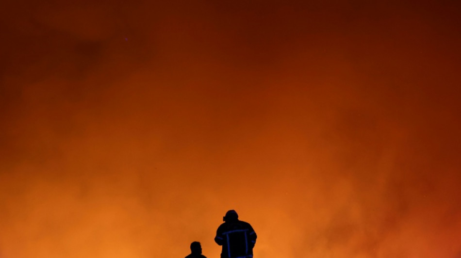  Incendie en Gironde: les pompiers dans "l'impuissance" face &agrave; un "orage de feu" in&eacute;dit 