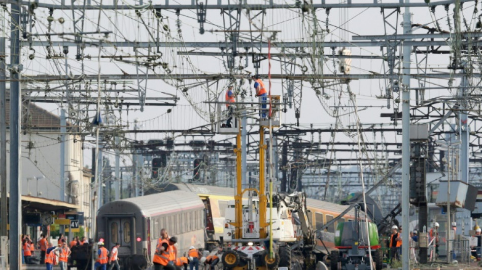 Catastrophe de Br&eacute;tigny: SNCF condamn&eacute;e, SNCF R&eacute;seau et un ancien cheminot relax&eacute;s