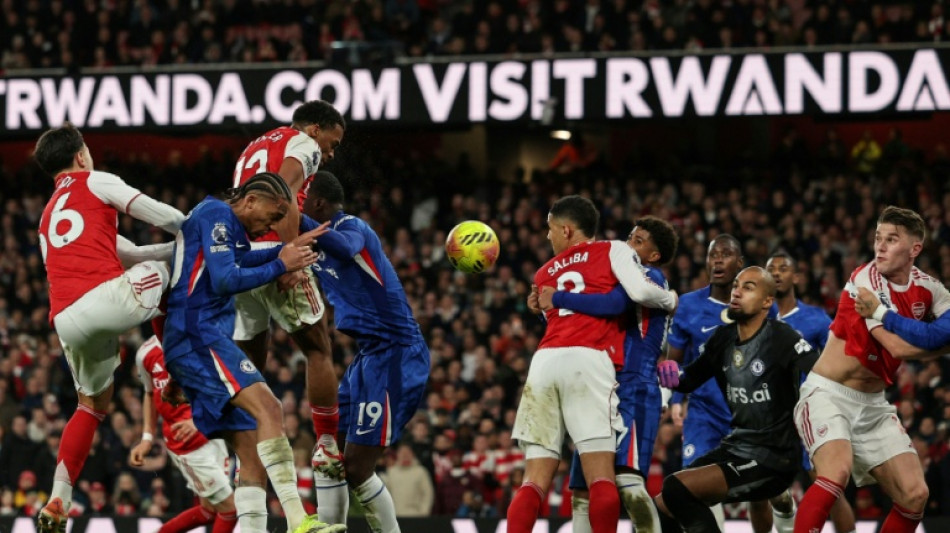  Arsenal corner Chelsea into submission, Man Utd climb to third 