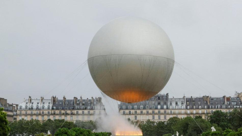 La alcaldesa de Par&iacute;s quiere "conservar" el pebetero y los aros de la Torre Eiffel