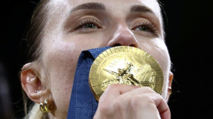 Las esgrimistas ucranianas ganan el primer oro de su pa&iacute;s en Par&iacute;s-2024 