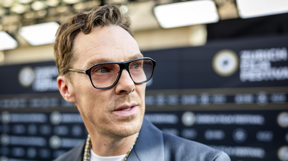  Cumberbatch e Cumming contro la fusione tra Paramount e Warner 