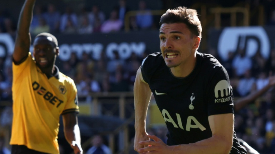  Spurs, West Ham win in battle for Premier League survival 