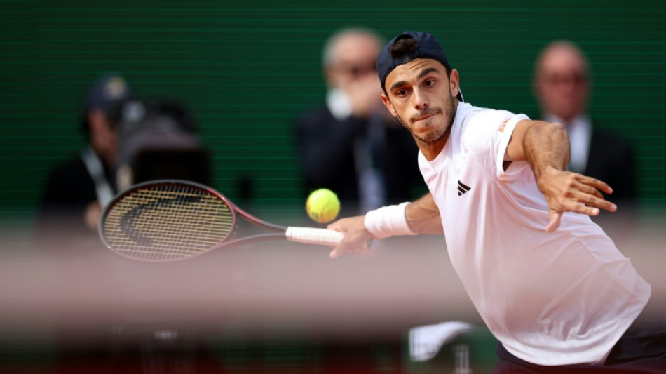  El argentino Francisco Cer&uacute;ndolo avanza a tercera ronda en Madrid 