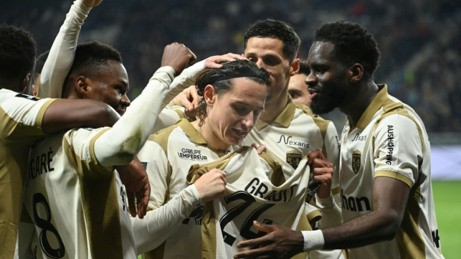 Ligue 1: Lens prend la tête, Nice n'en finit plus de perdre, l'OL se relance