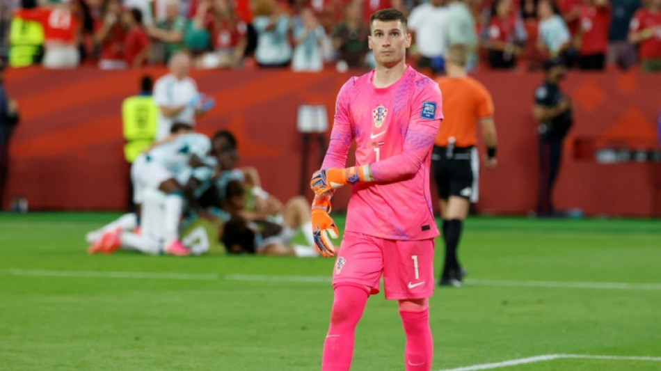 Barcelona contrata goleiro da sele&ccedil;&atilde;o croata Dominik Livakovic 