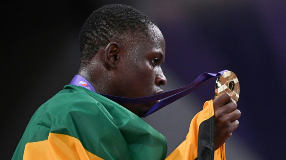  Jamaicano Oblique Seville é ouro nos 100m rasos do Mundial de atletismo 