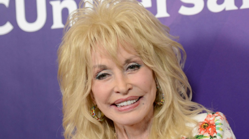  Row engulfs Dolly Parton's estate as manager accuses nephew of making threats 
