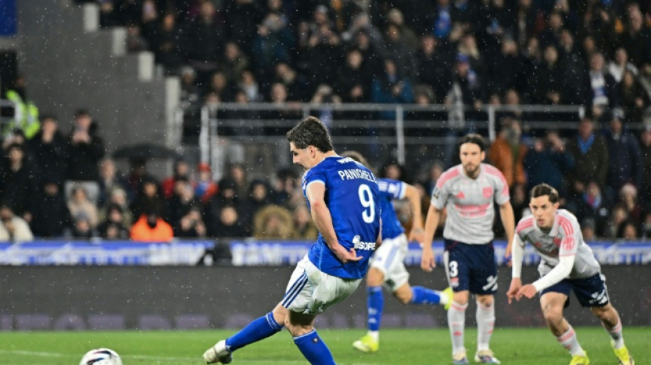  Strasbourg snap Lyon winning run in Ligue 1 