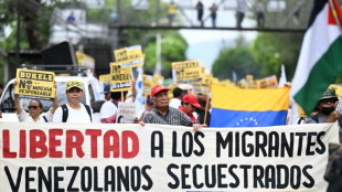 Reclaman liberaci&oacute;n de venezolanos presos en El Salvador en marcha por arzobispo Romero