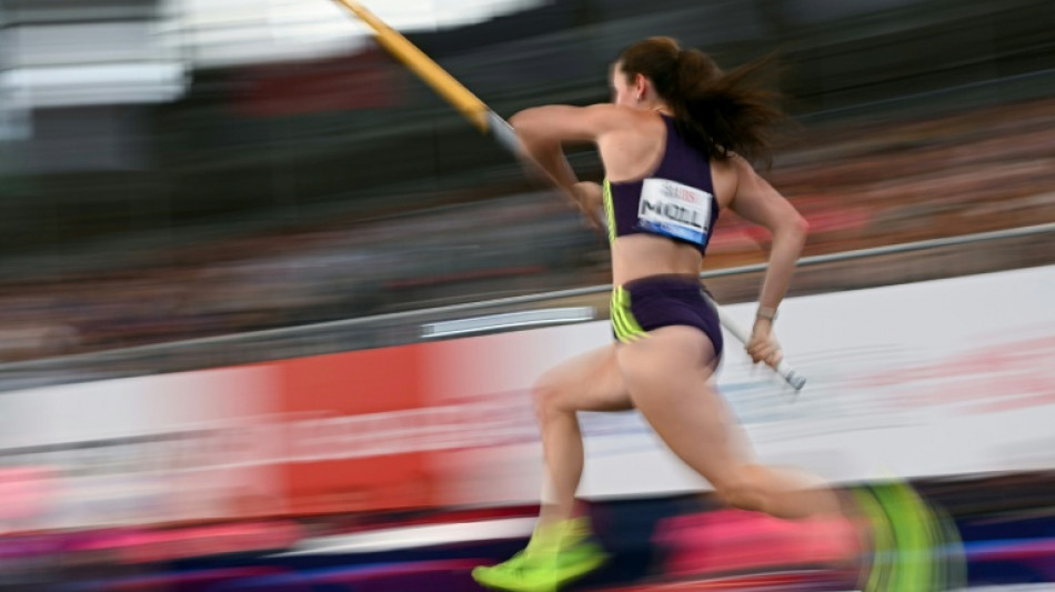  American Moll wins women's pole vault at Zurich city event 