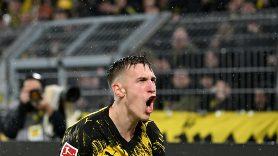 Dortmund vence Hoffenheim e se mant&eacute;m na cola do vice-l&iacute;der Leipzig