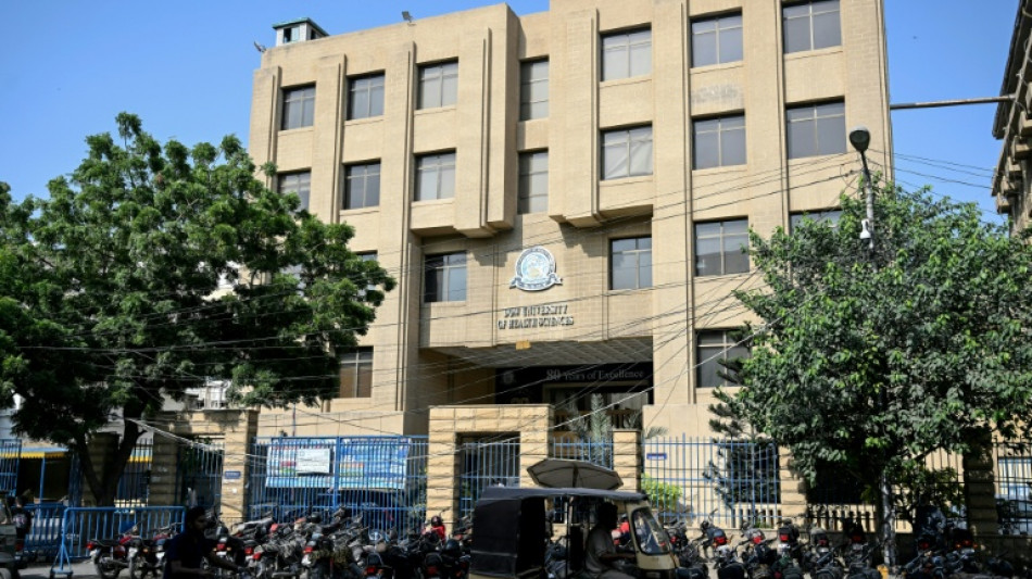  Pakistan court blocks expulsion of Afghan medical college students 