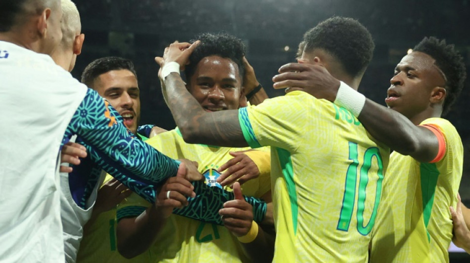 Brasil empata com Espanha (3-3) nos acr&eacute;scimos em amistoso contra o racismo