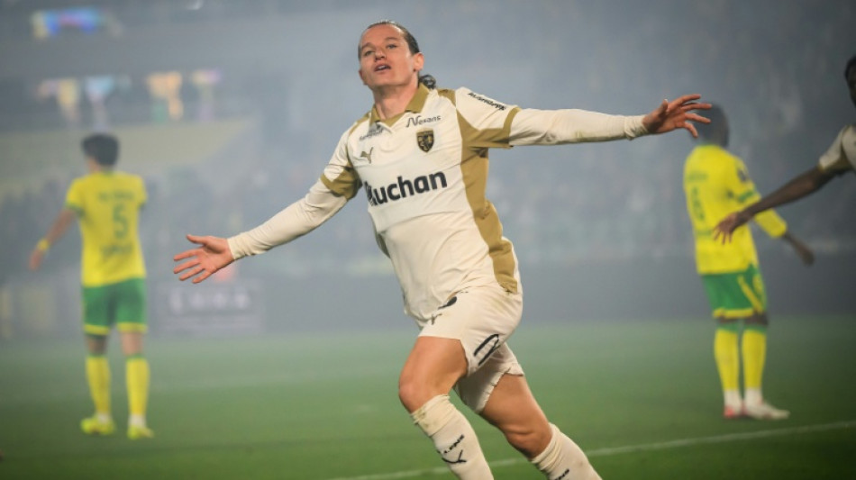 L&iacute;der Lens vence Nantes e abre 4 pontos sobre o PSG no Franc&ecirc;s
