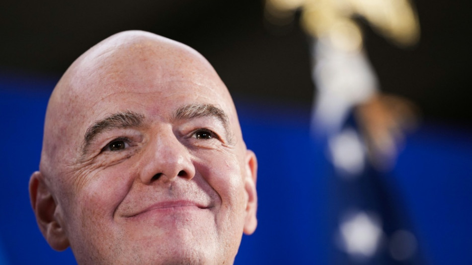 Infantino verteidigt sich: "Eine Chance, keine Verpflichtung" 