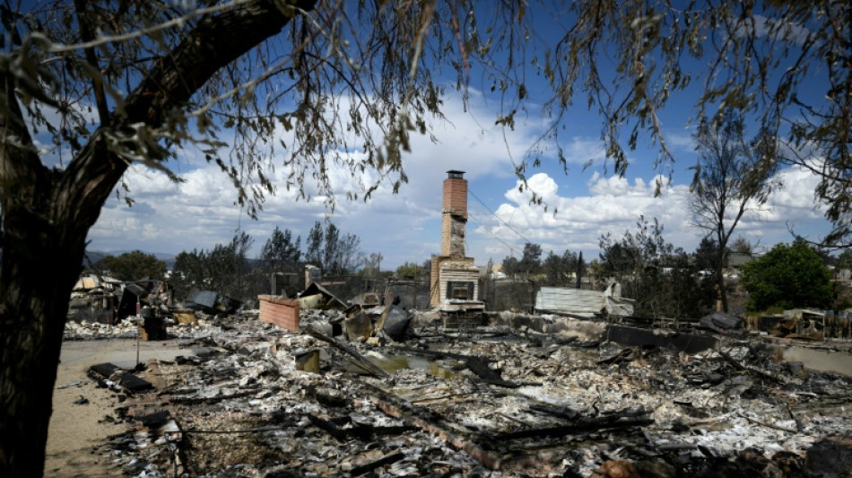  Tens of thousands flee fire near US city of Reno 