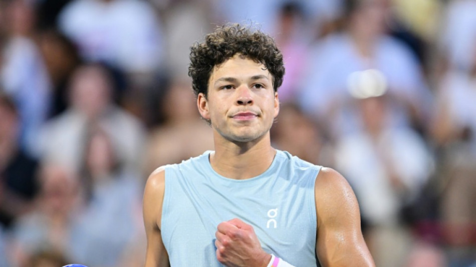  Shelton sweeps Fonseca to reach Montreal quarter-final 