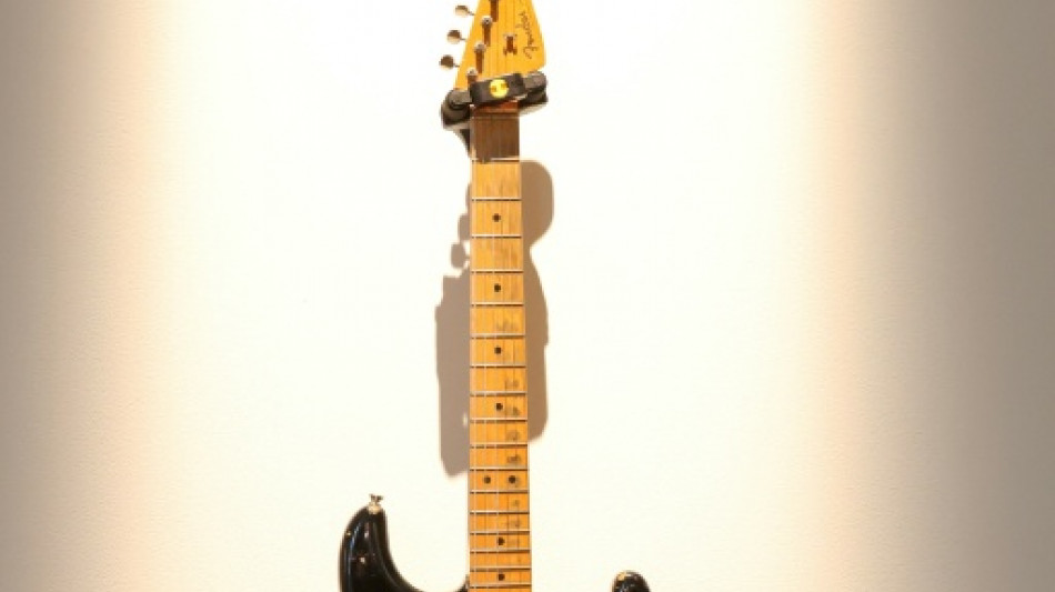  Guitarra usada pelo Pink Floyd bate recorde em leil&atilde;o por US$ 14,55 milh&otilde;es 