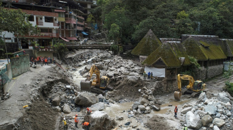 P&eacute;rou: op&eacute;rations de nettoyage au pied du Machu Picchu apr&egrave;s des inondations