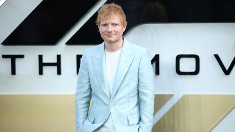  Cantor britânico Ed Sheeran lança seu oitavo álbum 